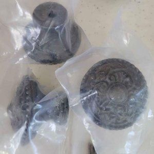 (4) CAST IRON DRAWER KNOBS (Brown)